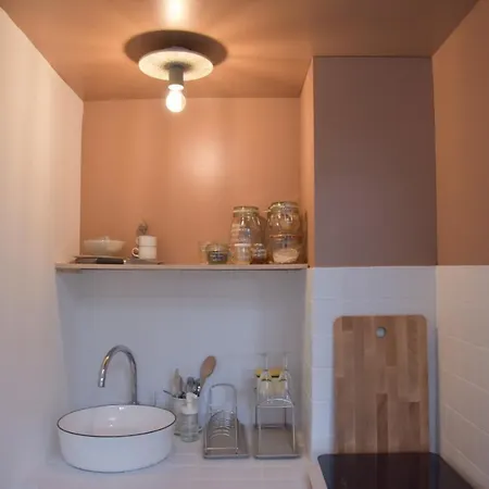 Beautiful Studio Ideal For 2 Near The City 아파트 *